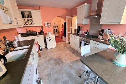 16 East Road, Feltham, TW14 8DQ