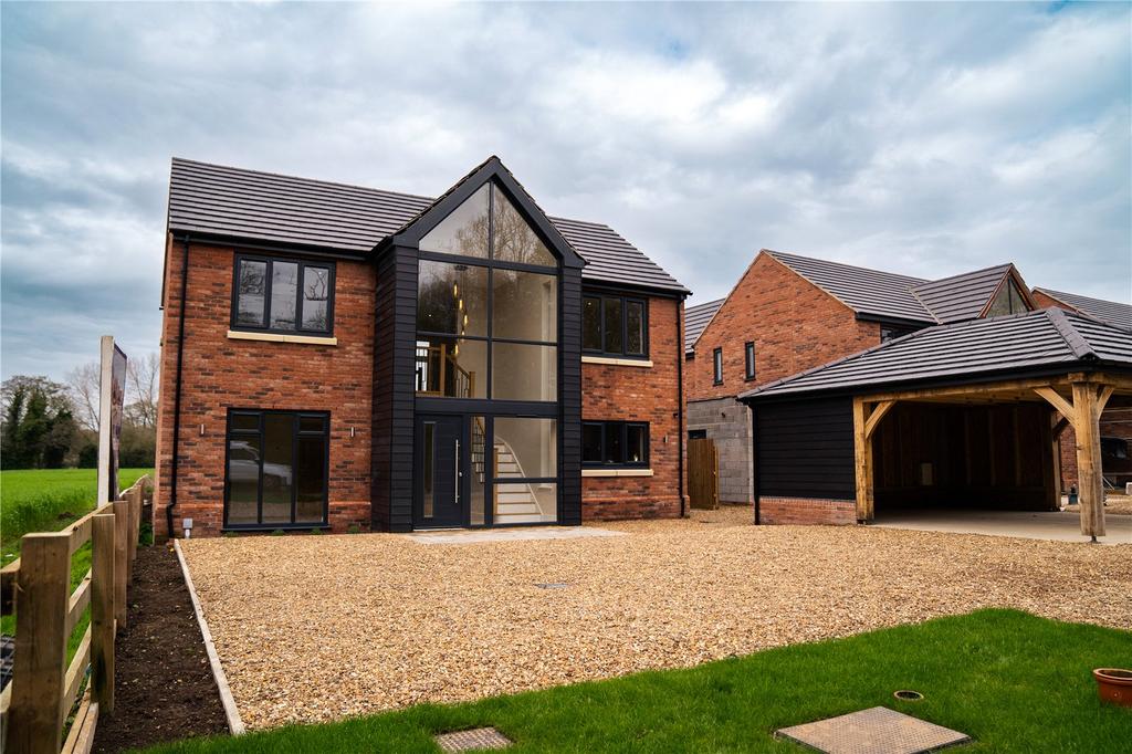 West Carr Road, Attleborough, NR17 4 bed detached house for sale £625,000