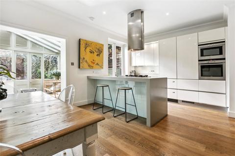 3 bedroom end of terrace house to rent, Belleville Road, SW11