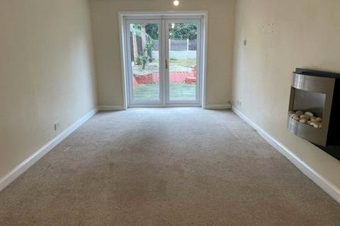 3 bedroom terraced house to rent, Salisbury Drive, Kidderminster, DY11