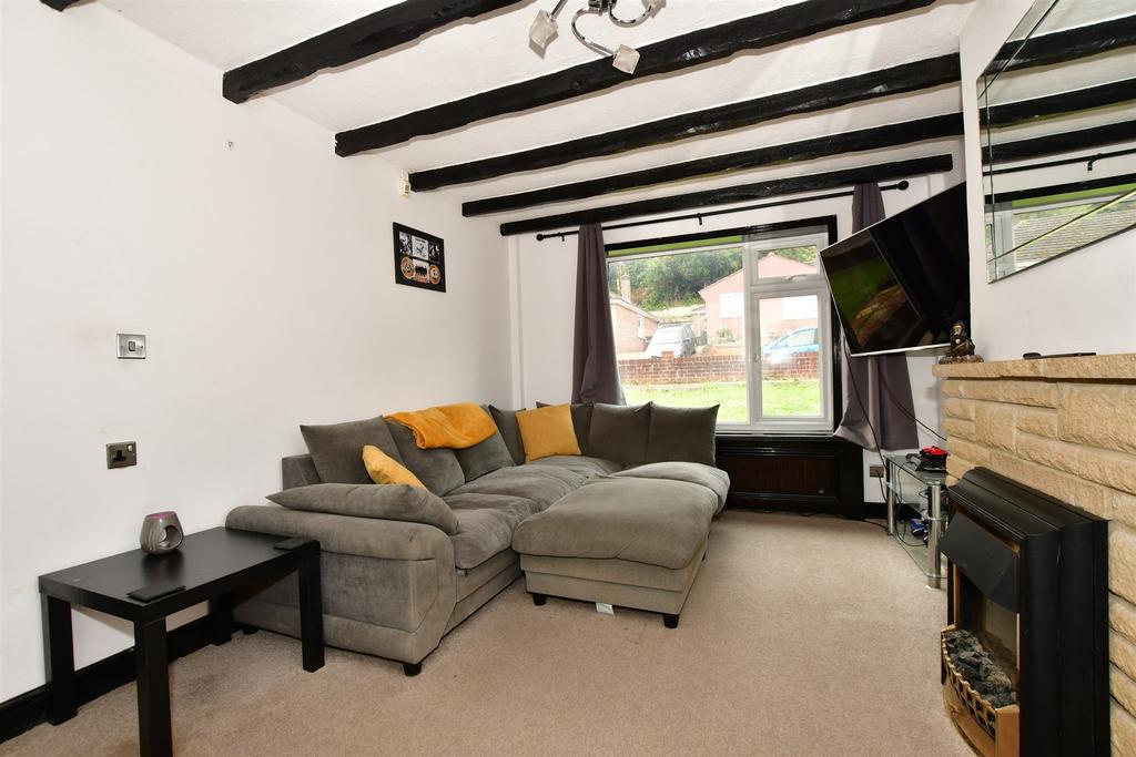 Woodhurst Close, Cuxton, Rochester, Kent 2 bed semidetached bungalow
