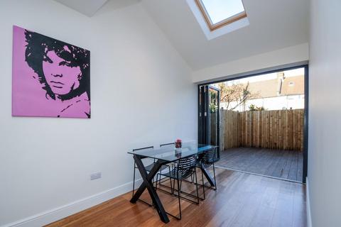 Flat 1, 14 Park Avenue, Mitcham, CR4 2EL