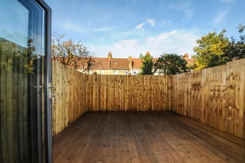 Flat 1, 14 Park Avenue, Mitcham, CR4 2EL