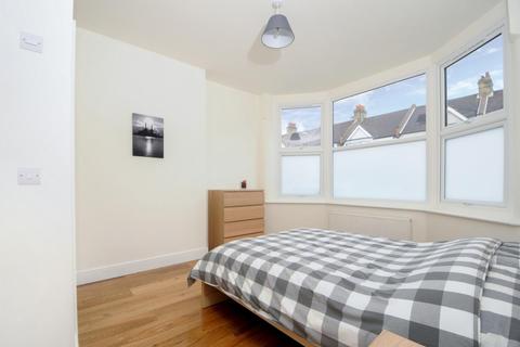 Flat 1, 14 Park Avenue, Mitcham, CR4 2EL