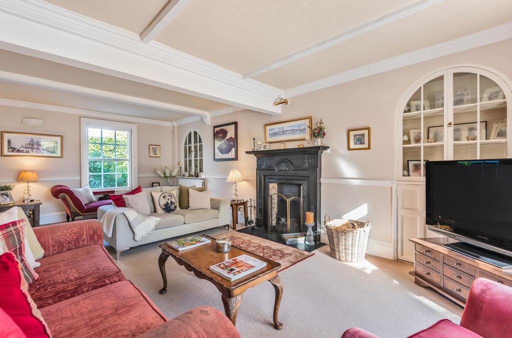 School Road, Arborfield Cross, RG2 5 bed detached house £975,000