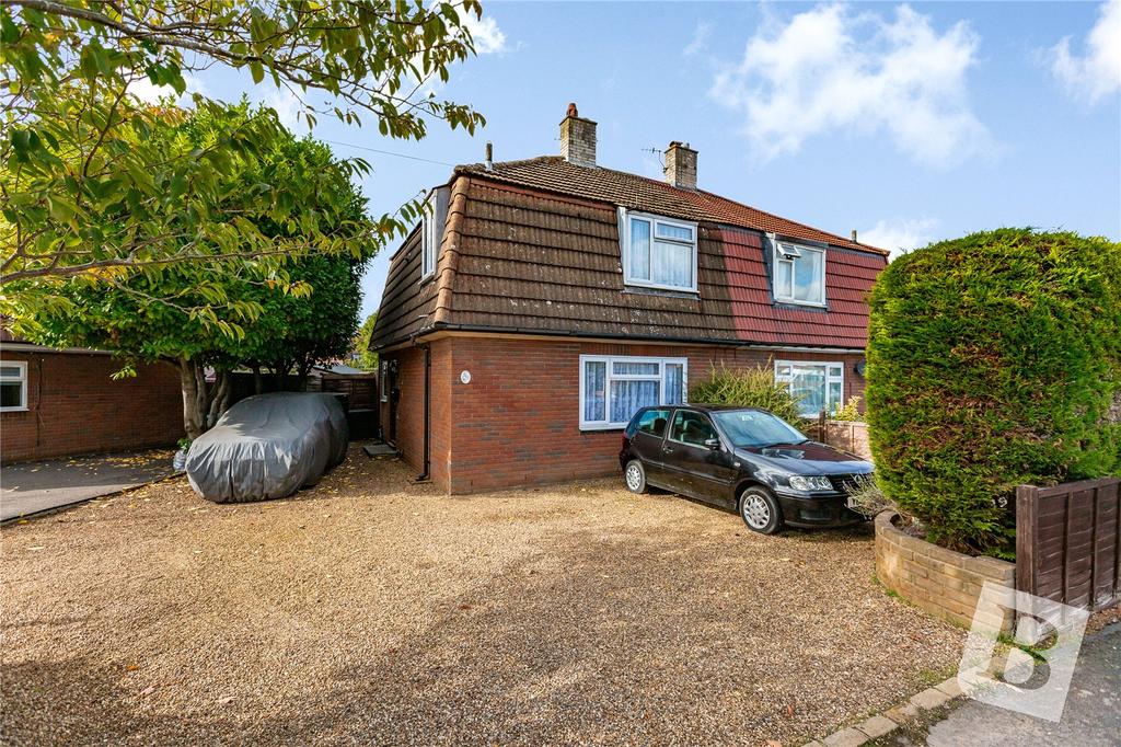 Queensway, Ongar, Essex, CM5 3 bed semidetached house for sale £435,000