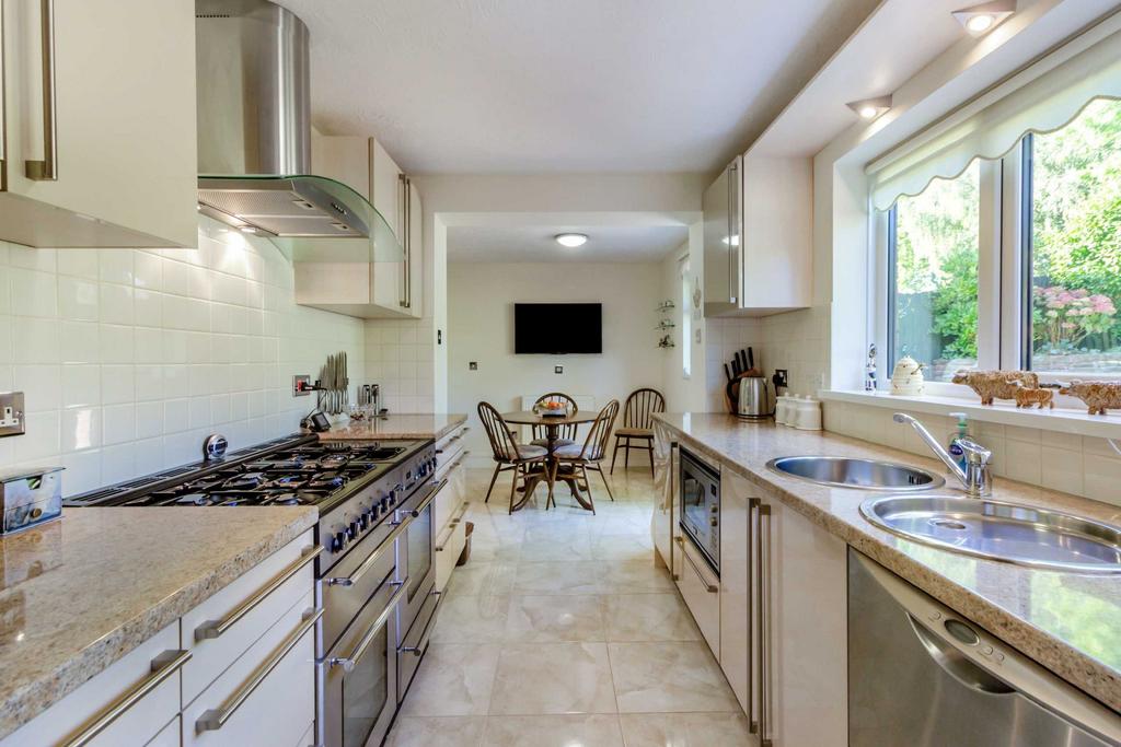 Shepherd Drive, Langstone 4 bed detached house £550,000