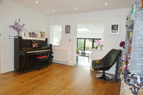 32 Whitethorn Gardens, Hornchurch, RM11 2AL