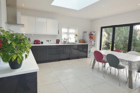 32 Whitethorn Gardens, Hornchurch, RM11 2AL
