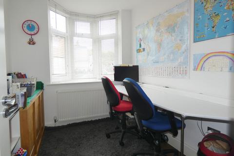 32 Whitethorn Gardens, Hornchurch, RM11 2AL