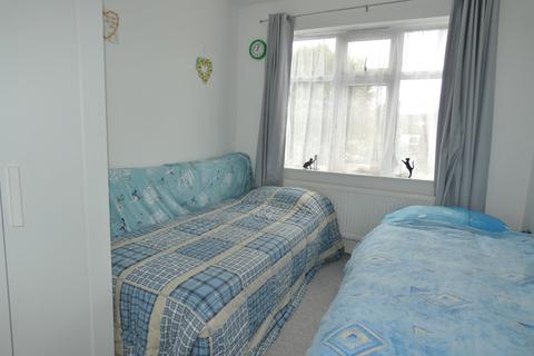 32 Whitethorn Gardens, Hornchurch, RM11 2AL