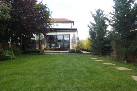 32 Whitethorn Gardens, Hornchurch, RM11 2AL