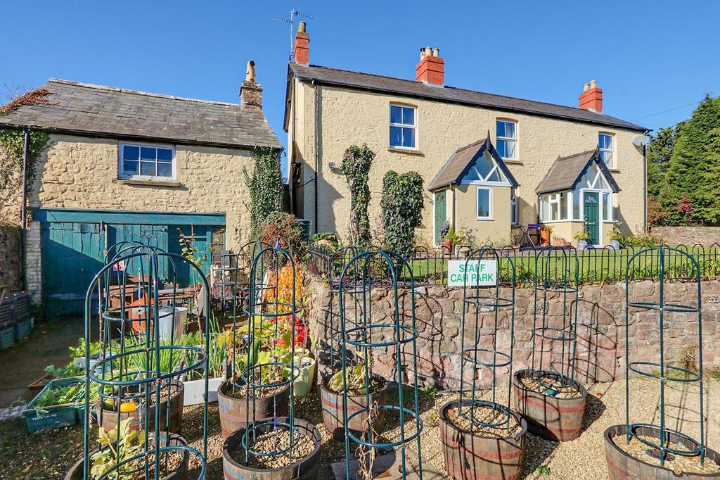 Staunton, Coleford, Gloucestershire. GL16 8PA 3 bed detached house for