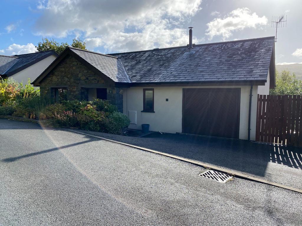 6 Coed Y Bryn, Dolgellau LL40 2AX 3 bed detached house for sale £345,000