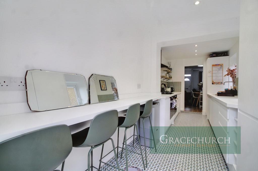 Shrubbery Road, Edmonton N9 0 PA - Breakfast Bar