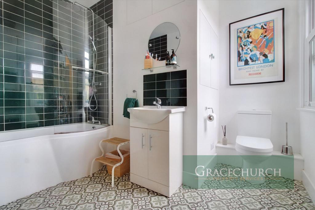 Shrubbery Road, Edmonton N9 0 PA - Bathroom