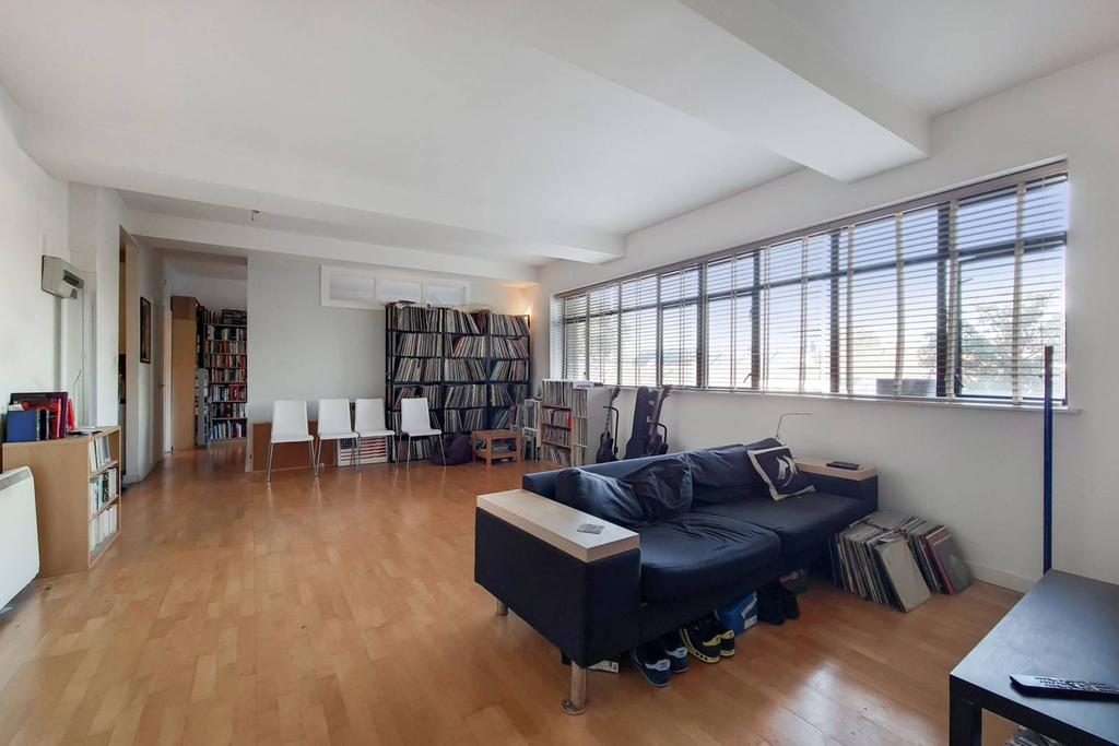 Jedburgh Road, Plaistow, London, E13 1 bed flat for sale £300,000