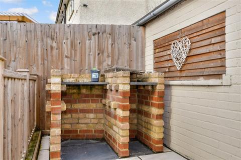 2 Boult Road, Basildon, SS15 5RQ