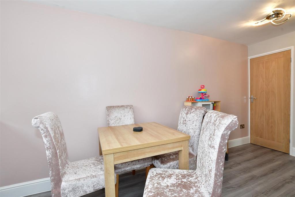 Kitchen/ Breakfast Room
