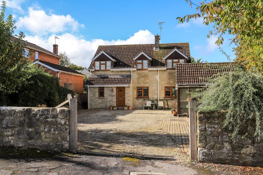 Wylye Road, Hanging Langford, Salisbury, Wiltshire, SP3 4 bed detached