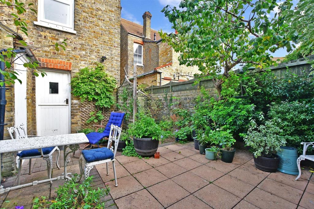 Rectory Road, Broadstairs, Kent 4 bed semidetached house £600,000