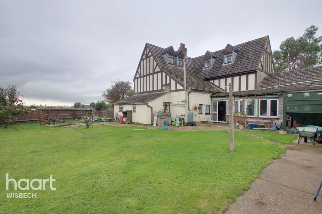 Hallgate, Gedney Dyke 9 bed detached house for sale £780,000
