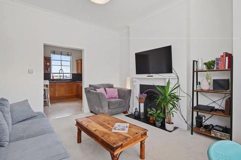 Flat 2, 8 Wellington Gardens, London, SE7 7PH