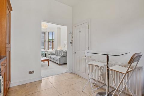 Flat 2, 8 Wellington Gardens, London, SE7 7PH