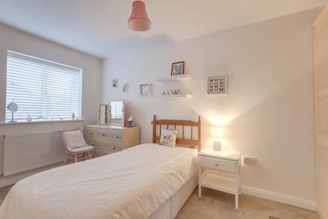 2 Berkeley Gardens, Leigh-on-sea, SS9 2TE