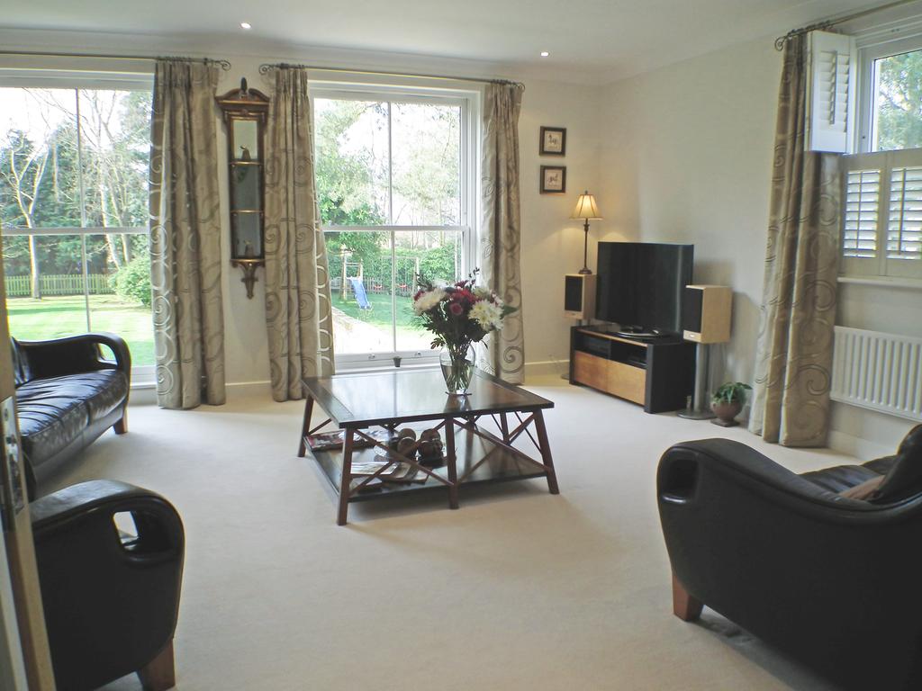 Burton Place, Calverley Park Gardens... 3 bed apartment £2,850 pcm (£