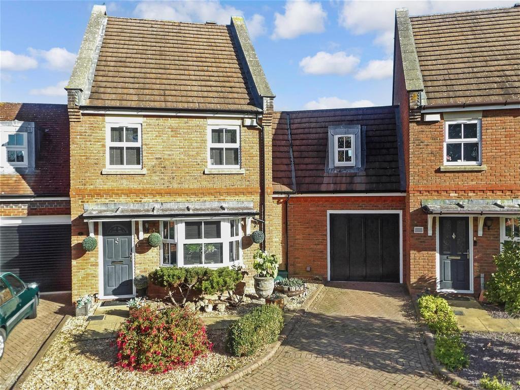 Braeburn Way, Kings Hill, West Malling, Kent 4 bed detached house for