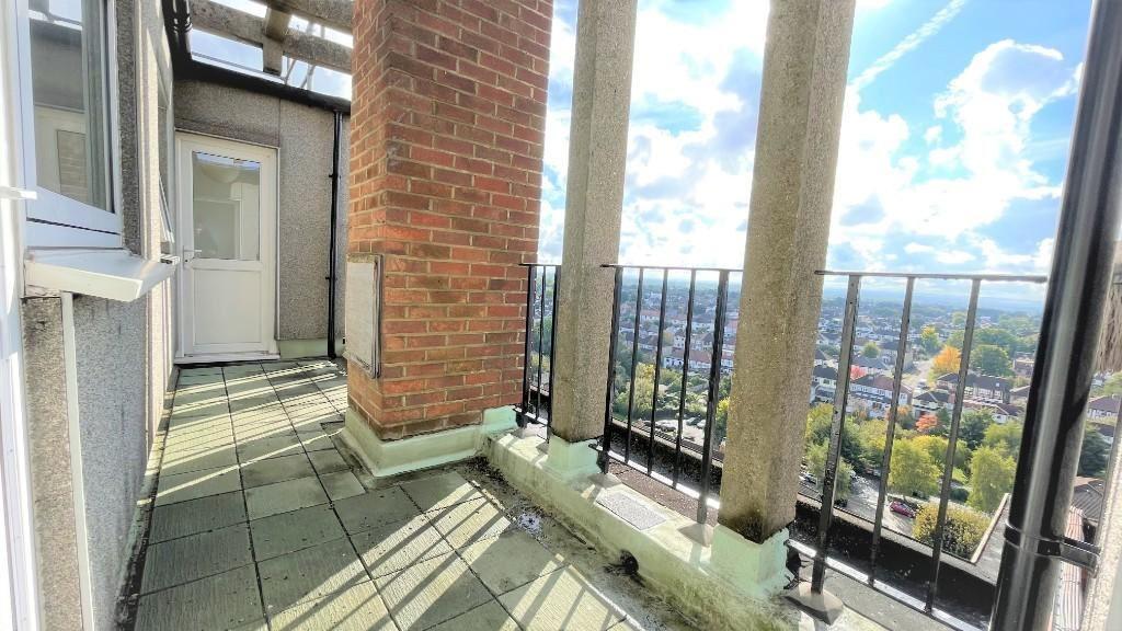 Victor Court, Hornchurch, London... 2 bed flat £175,000