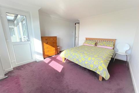 46 Victor Court, Hornchurch, RM12 4XF