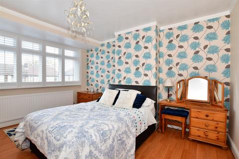 19 Radnor Avenue, Welling, DA16 2BZ