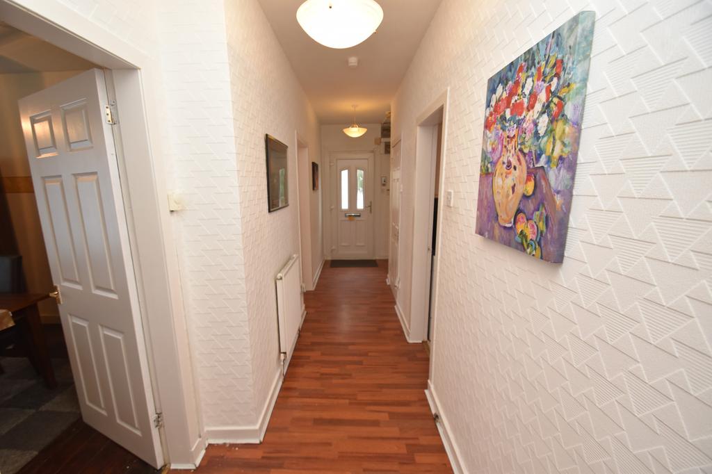 Neilsland Oval, Old Pollok, Glasgow, G53 3 bed flat £100,000