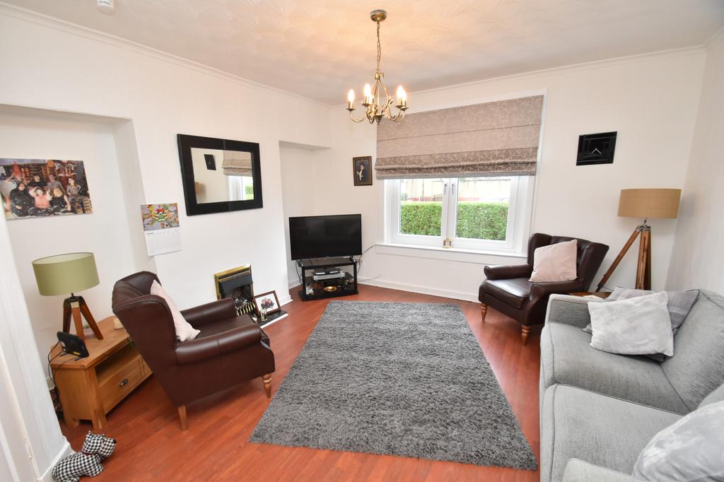 Neilsland Oval, Old Pollok, Glasgow, G53 3 bed flat £100,000