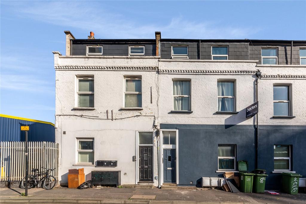 Ilderton Road, London, SE15 2 bed apartment £1,750 pcm (£404 pw)