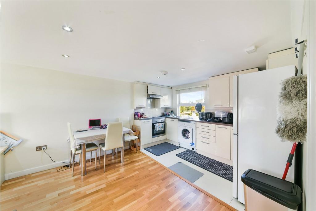 Ilderton Road, London, SE15 2 bed apartment £1,750 pcm (£404 pw)
