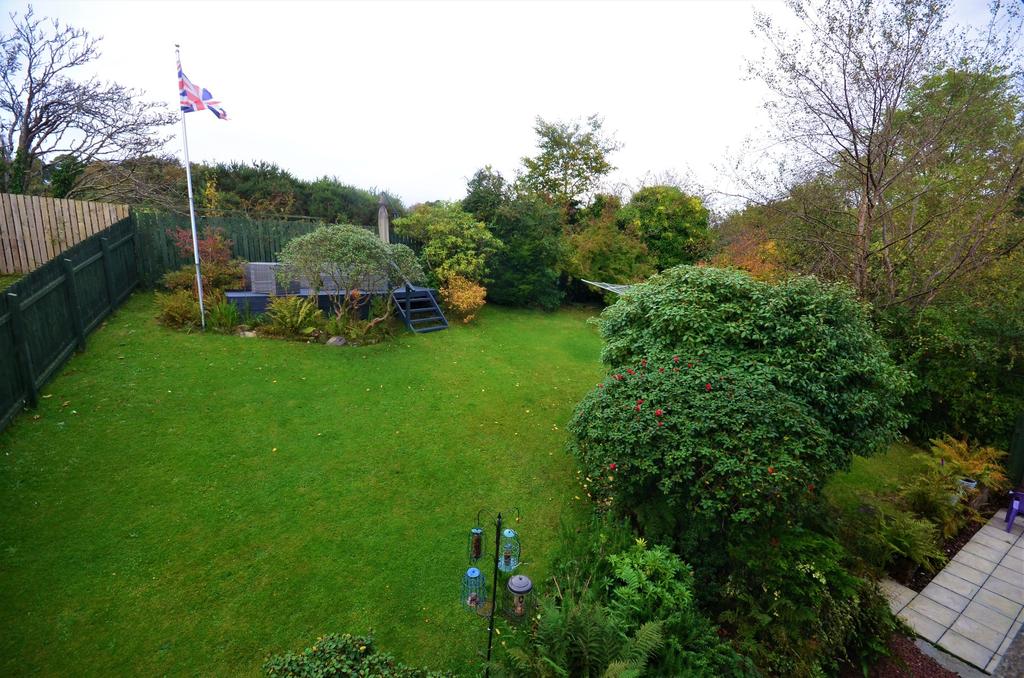 Machrie Drive, Helensburgh, Argyll & Bute, G84 9EJ 3 bed detached house