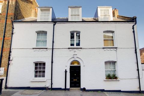 2 bedroom flat to rent, The Mount, Hampstead, London, NW3