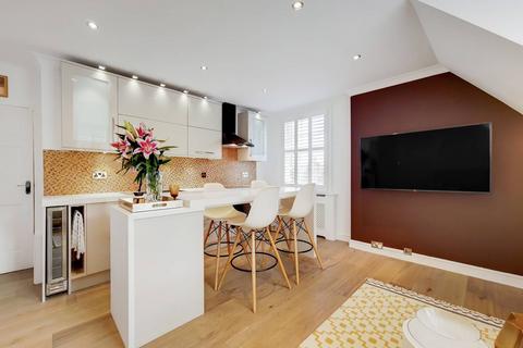 2 bedroom flat to rent, The Mount, Hampstead, London, NW3