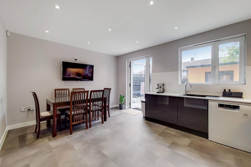 Camborne Road, Edgware, HA8 4 bed terraced house £750,000