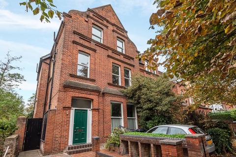 36c Avenue Gardens, London, W3 8HB