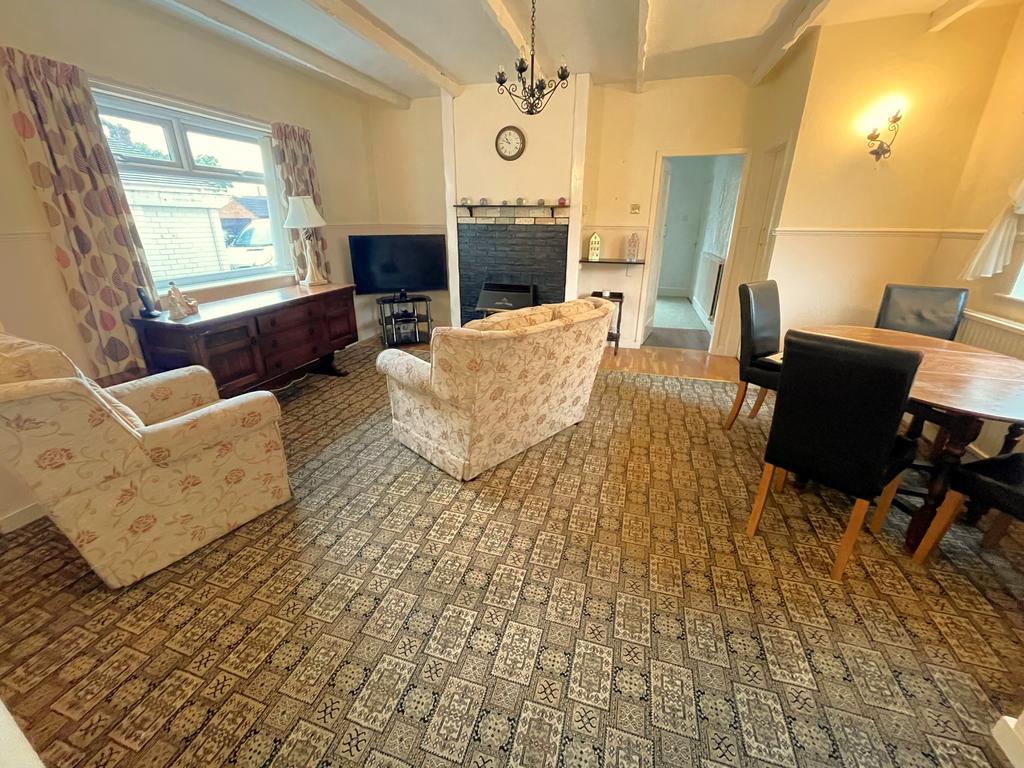 62 Lloyd Street, Cannock, WS11 1HE 3 bed detached house £250,000