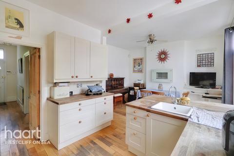 4 bedroom semi-detached house for sale - Westbourne Grove, Westcliff-On-Sea