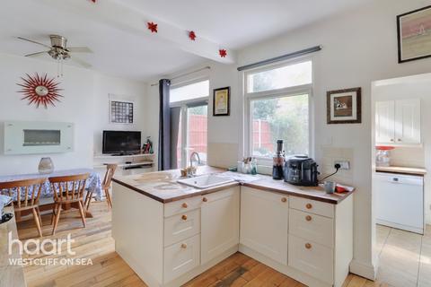 4 bedroom semi-detached house for sale - Westbourne Grove, Westcliff-On-Sea