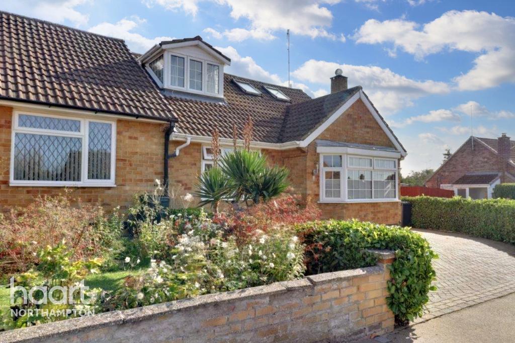 Greenview Drive, Northampton 4 bed semidetached house £400,000