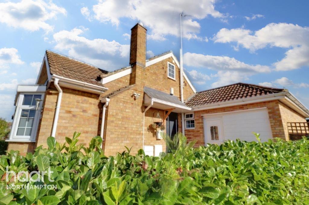 Greenview Drive, Northampton 4 bed semidetached house £400,000