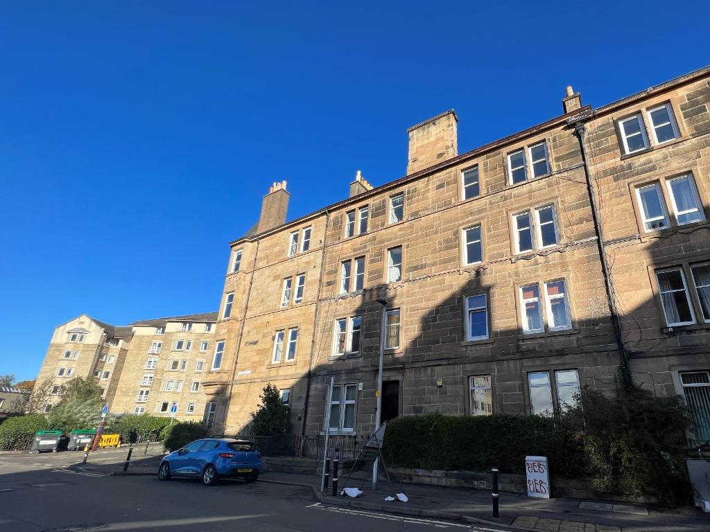Roseburn Place, Roseburn, Edinburgh... 2 bed flat £1,200 pcm (£277 pw)