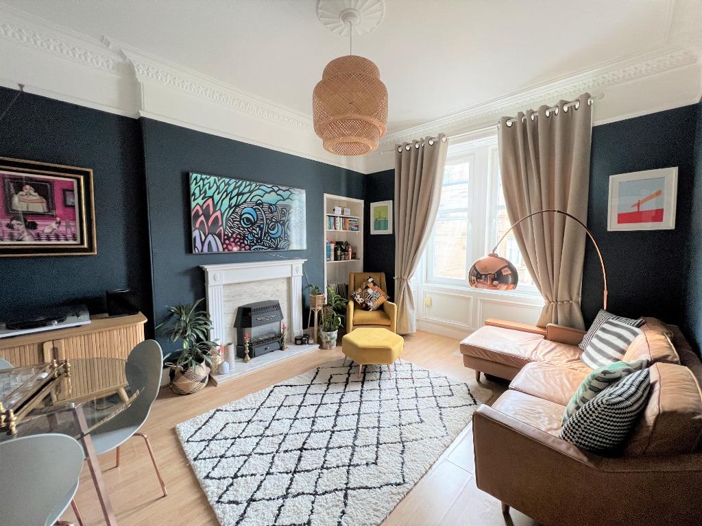 Roseburn Place, Roseburn, Edinburgh... 2 bed flat £1,200 pcm (£277 pw)
